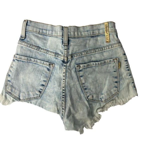 Vibrant  Daisy Shorts!​ - Picture 2 of 3